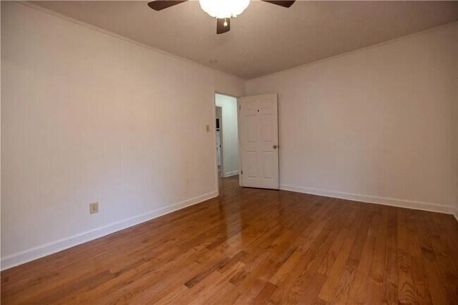 Building Photo - 3 Bedroom Home w/ Workshop and Fenced Yard