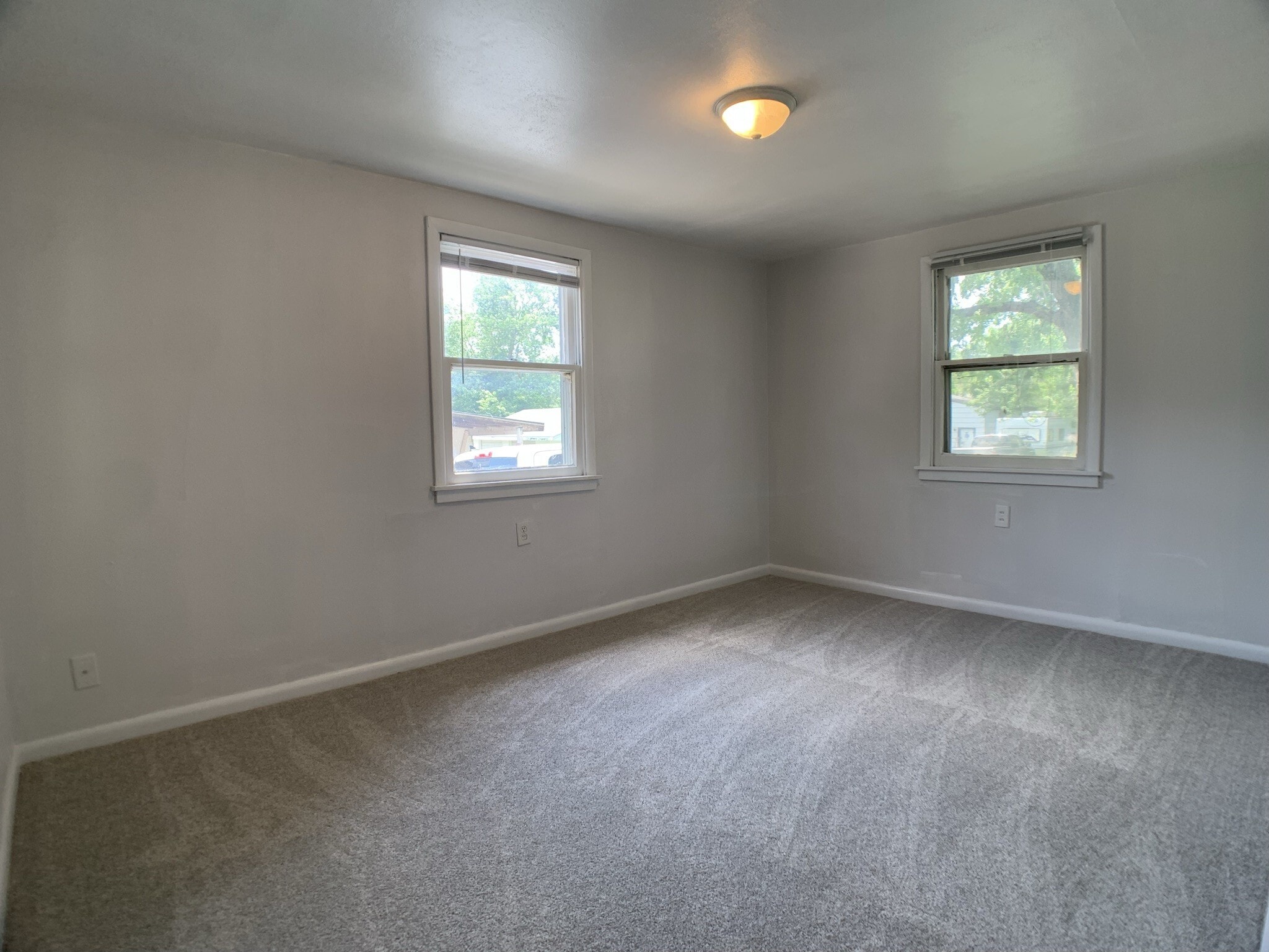 Building Photo - 4754 NE 27th Ct