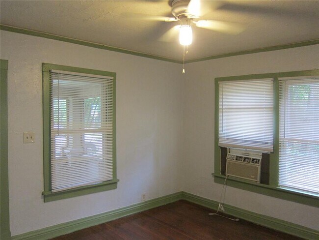 Building Photo - 720 NW 22nd Ave