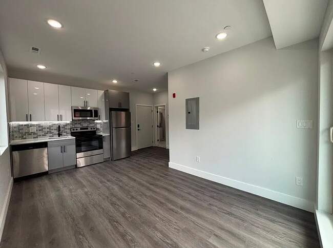 Building Photo - 675 N 41st St