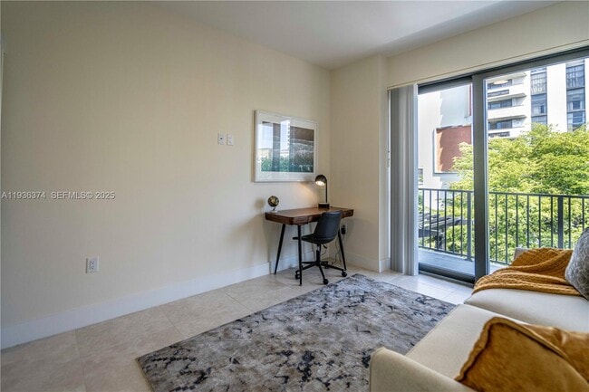 Building Photo - 1091 Galiano St