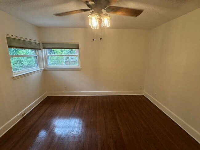 Building Photo - 1401 Montford Dr