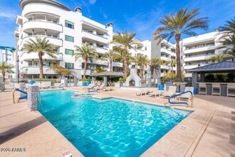 Building Photo - 945 E Playa Del Norte Dr