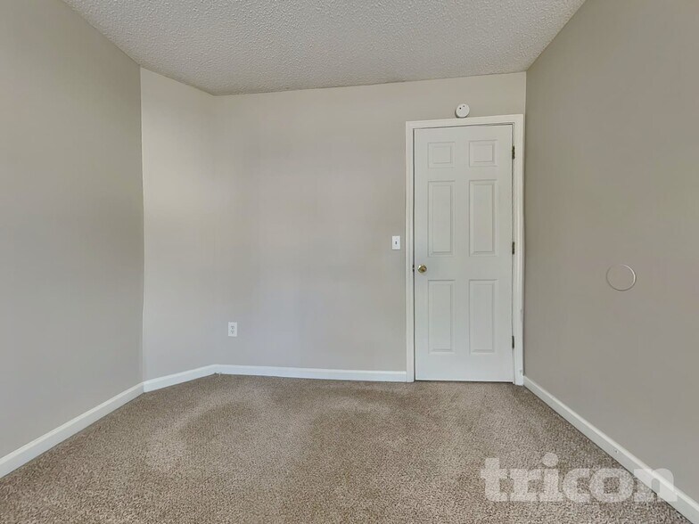 Building Photo - 5739 Newnan Cir