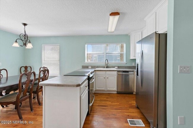 Building Photo - 217 7th Ave S