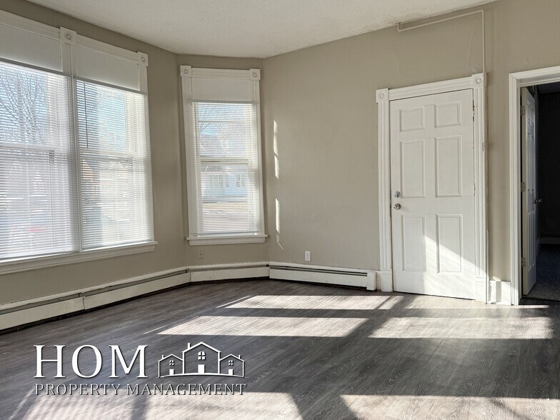 Building Photo - 229 Center St