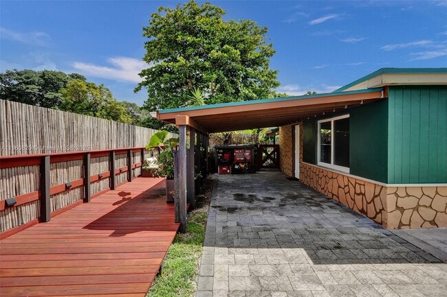 Building Photo - 7245 S Waterway Dr