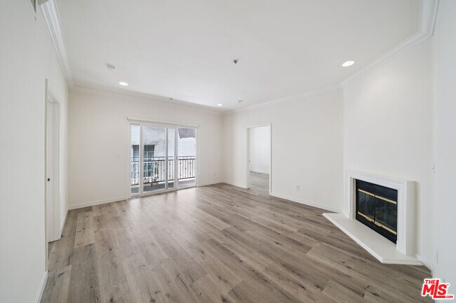 Building Photo - 2335 S Bentley Ave