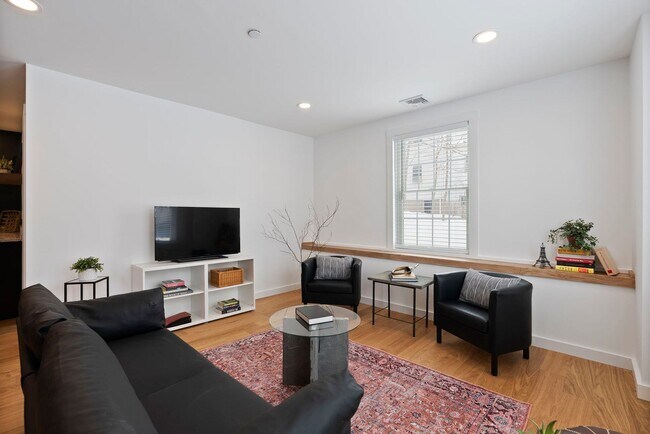 Building Photo - 179 Butternut St