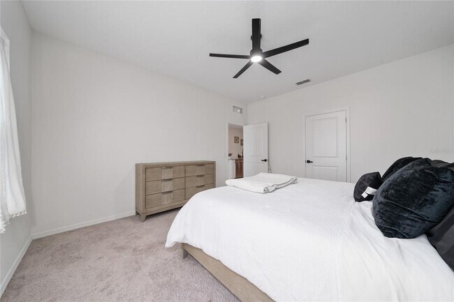 Building Photo - 5864 Bovine Dr
