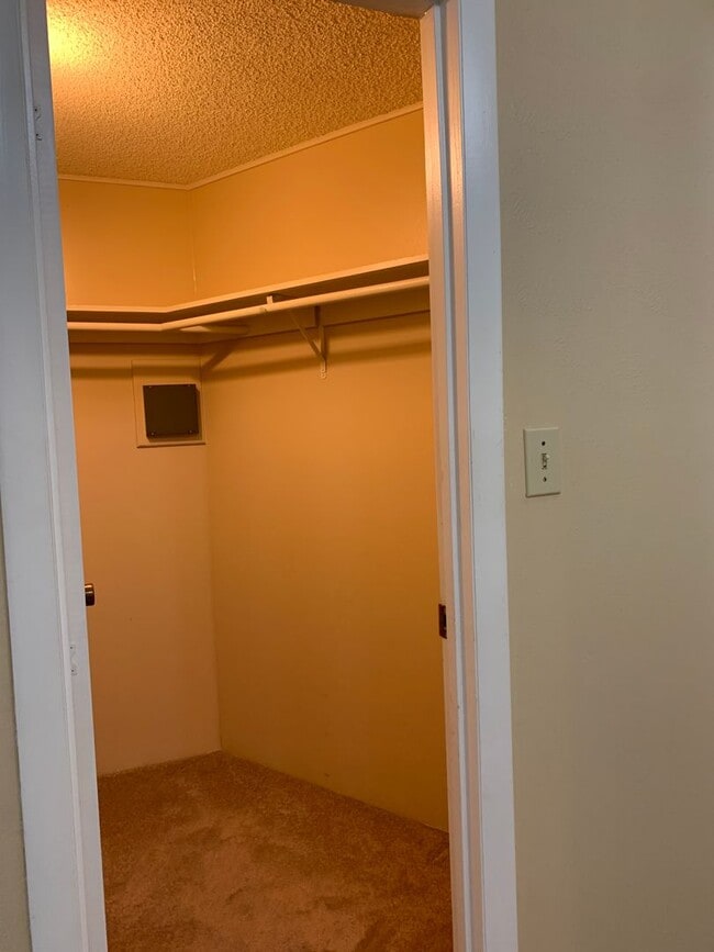 Building Photo - 1028 Mockingbird Ln