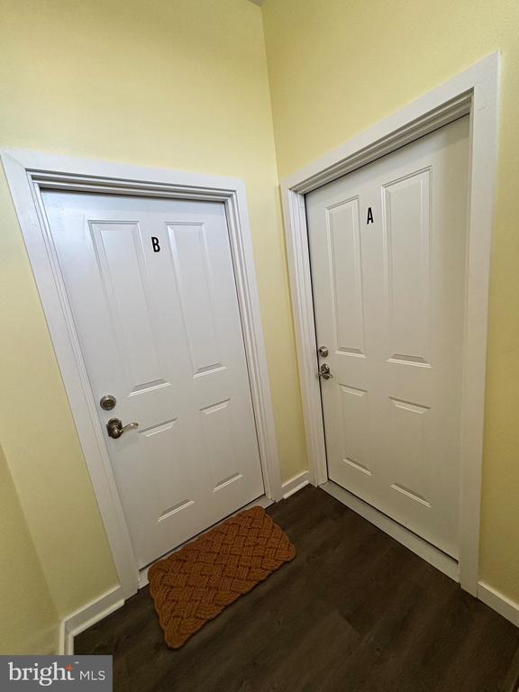 Building Photo - 320 Main St