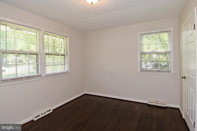 Building Photo - 8800 McNair Dr
