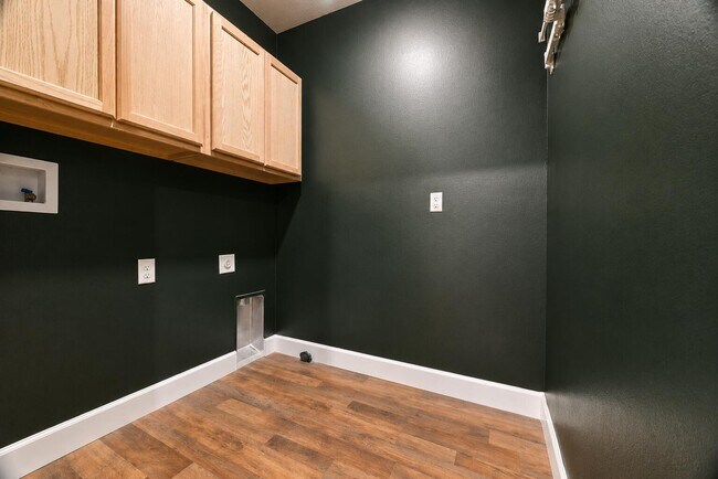 Building Photo - 927 Remington Green Dr SE