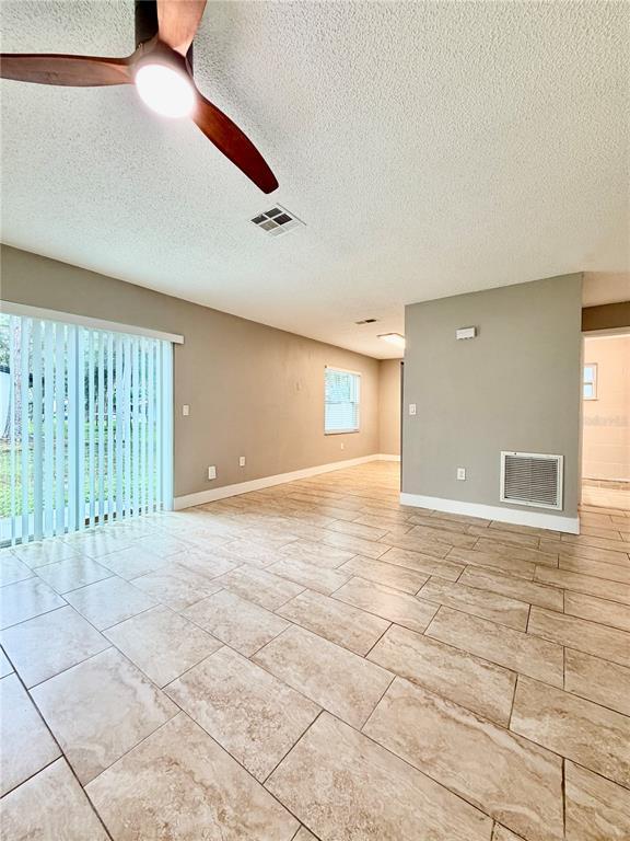 Building Photo - 7132 Oakwood Dr