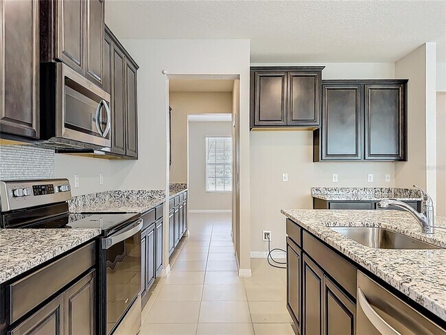 Building Photo - 13071 Brookside Moss Dr