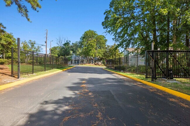 Building Photo - 800 Alexander Rd