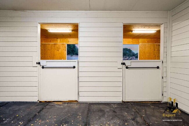 Building Photo - 5291 Bryant Rd