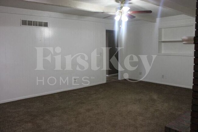 Building Photo - 1343 SW Horizon Dr