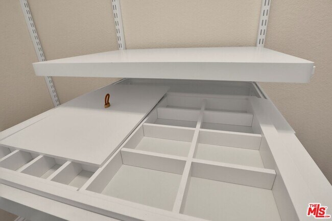 Building Photo - 2308 Schader Dr