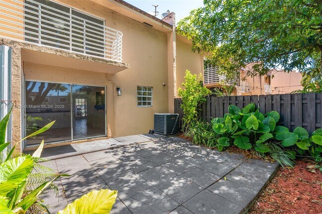 Building Photo - 10350 SW 154th Cir Ct
