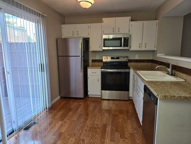 Building Photo - 792 Ficus Dr