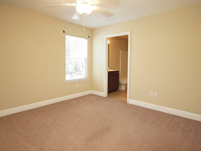 Building Photo - Hamptons on High – 4 Bedroom / 4 Bathroom Student Townhome Near FSU & TSC!