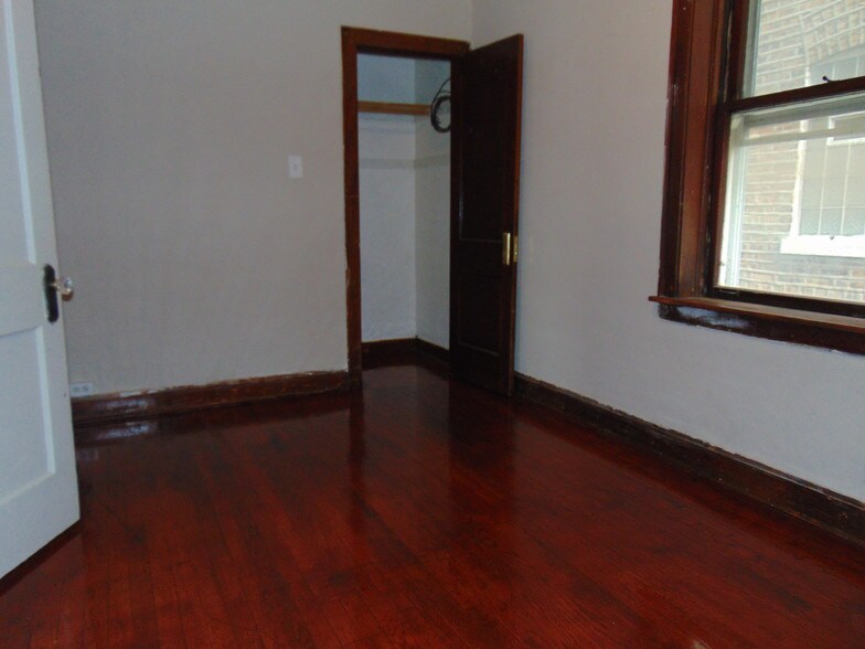 Building Photo - 6729 S Artesian Ave