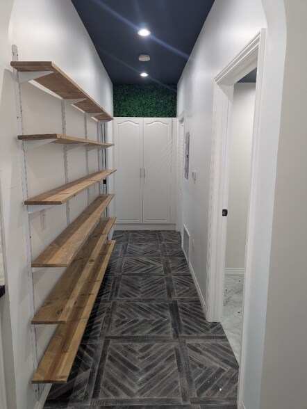 Building Photo - 3115 Hollycrest Dr