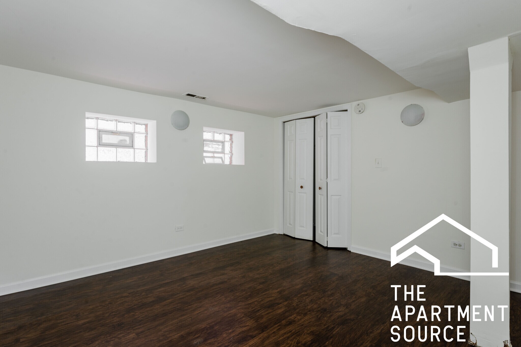 Building Photo - 2833 W Medill Ave
