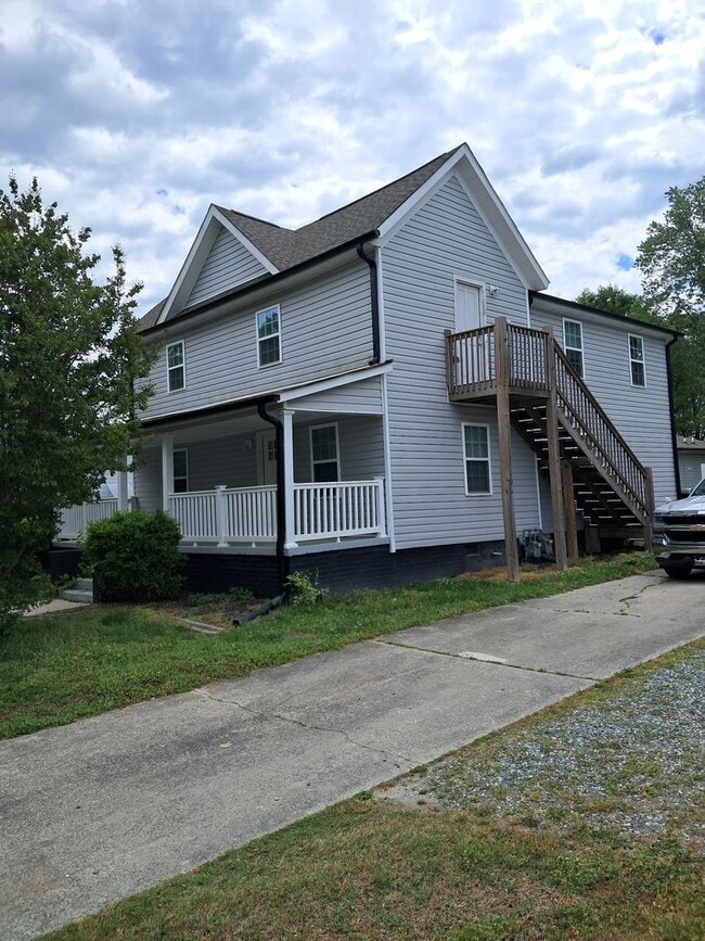 Building Photo - 909 Washington St