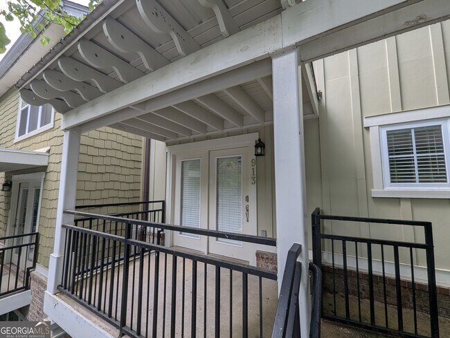 Building Photo - 490 S Barnett Shoals Rd