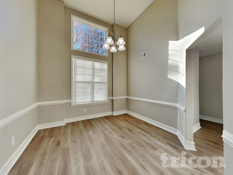 Building Photo - 30 Somerset Ct