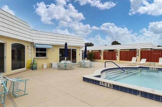 Building Photo - 5849 Tidewood Ave