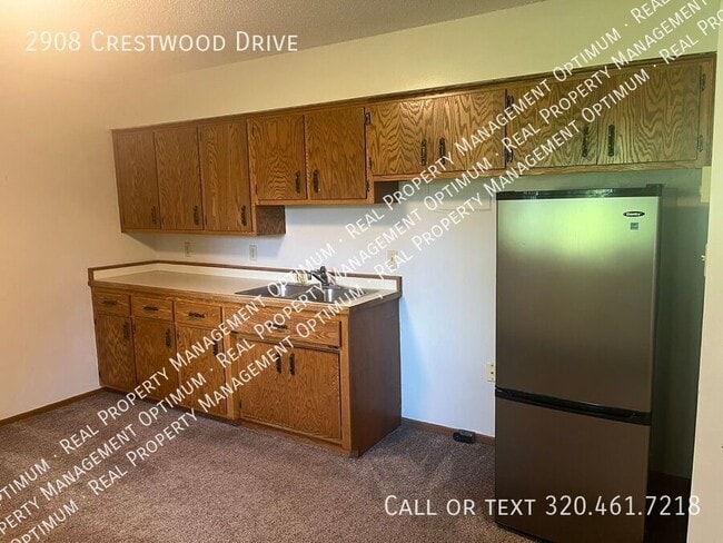 Building Photo - 2908 Crestwood Dr NE