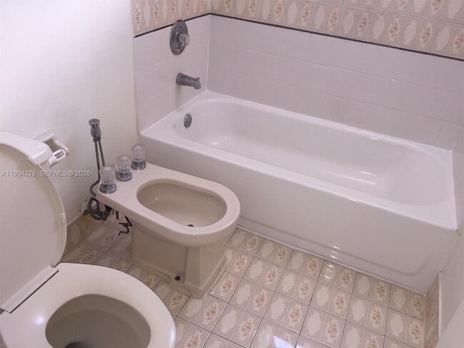 Building Photo - 1121 SW 122nd Ave