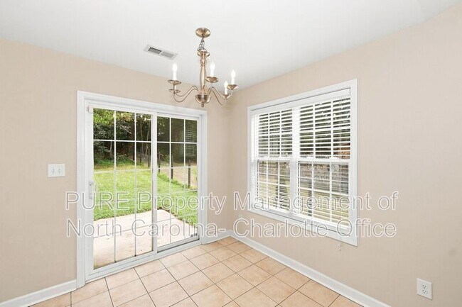 Building Photo - 1459 Ontario Dr