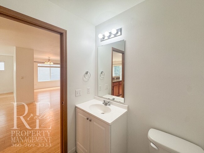 Building Photo - Spacious 4-Bedroom Home with Brand-New Carpet, Two Living Areas & Loft
