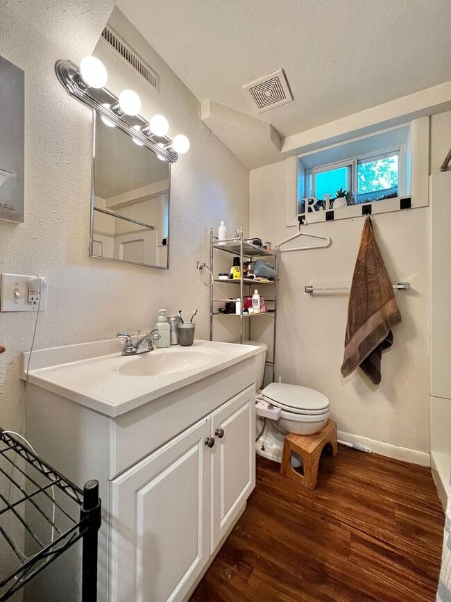 Building Photo - Spacious 5 bed, 2 bath Home in a Great Fort Collins Location!