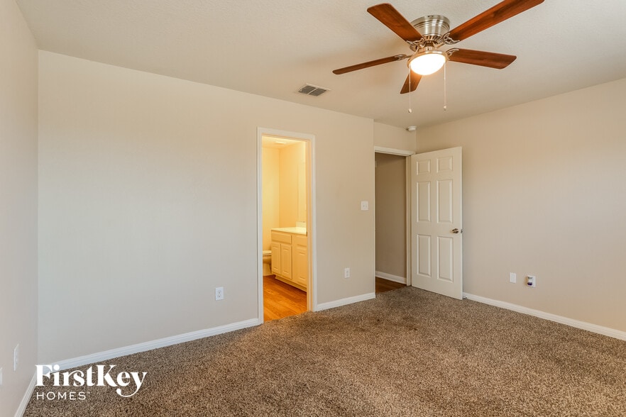 Building Photo - 11227 Pecan Canyon