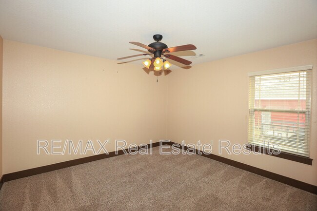 Building Photo - 1000 Peak St