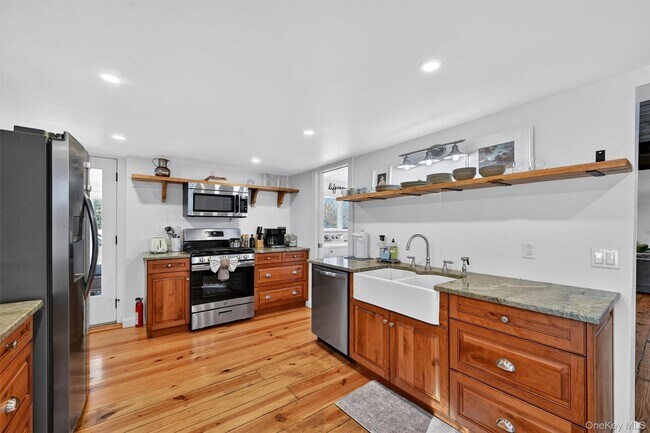 Building Photo - 322 NY-94