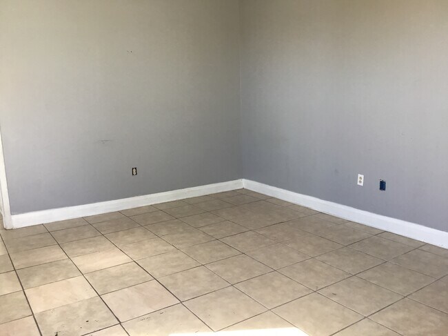 Building Photo - 400 Avenue B