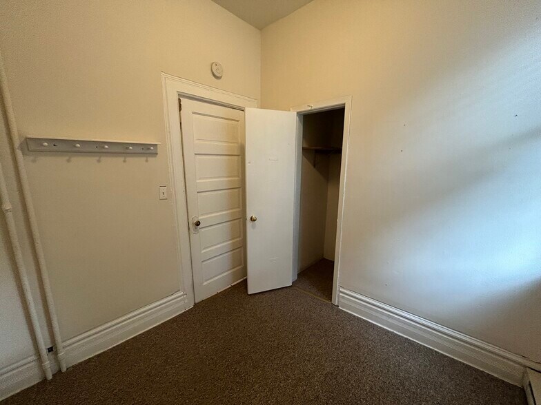 Building Photo - 319 N Pinckney St