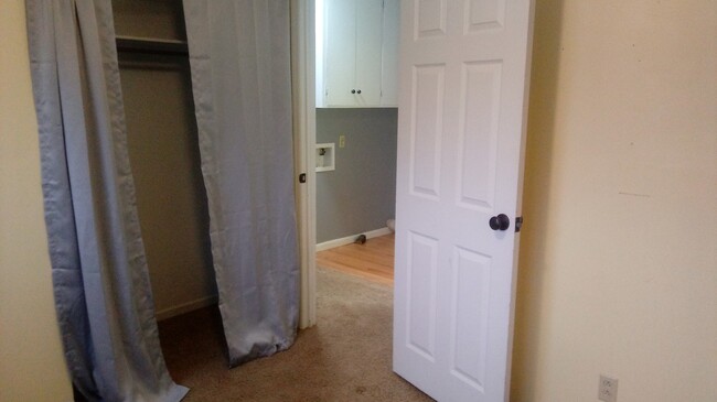 Building Photo - 3BR rancher with appliances and garage. Pr...