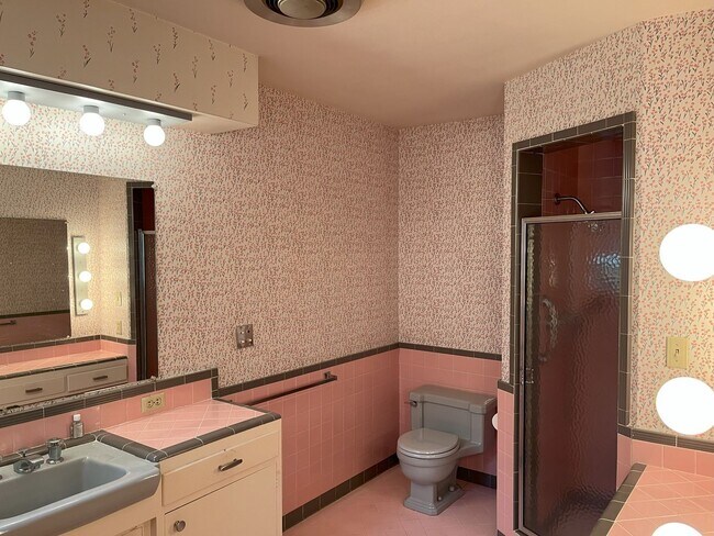 Building Photo - Timeless Character Meets Spacious Living i...