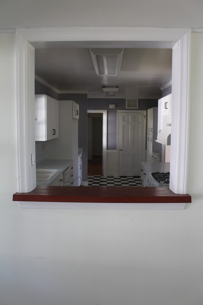 Building Photo - 3 Bed/2 Bath Home Right Next to Walker Gol...