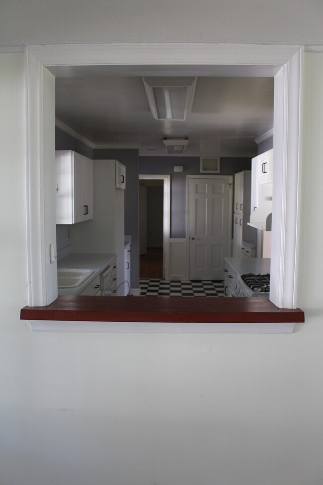 Building Photo - 3 Bed/2 Bath Home Right Next to Walker Golf Course!