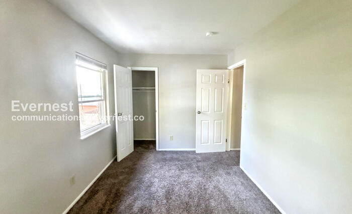 Building Photo - 2143 Wadsworth Dr