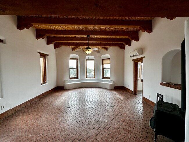 Building Photo - 5 Laughing Raven Rd